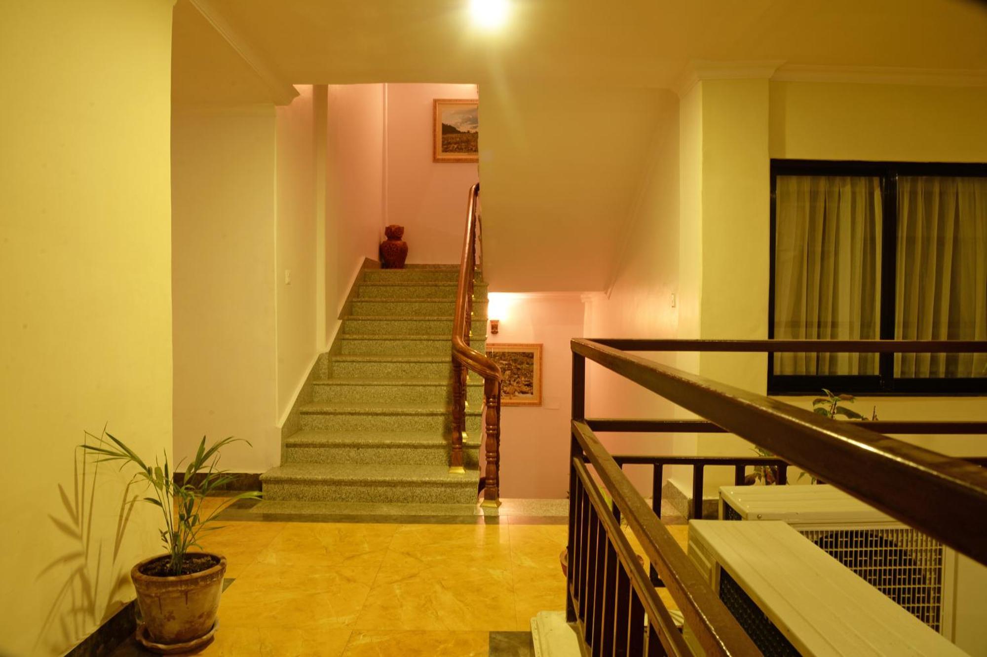 Hotel Raniban Arcade Pokhara Exterior foto